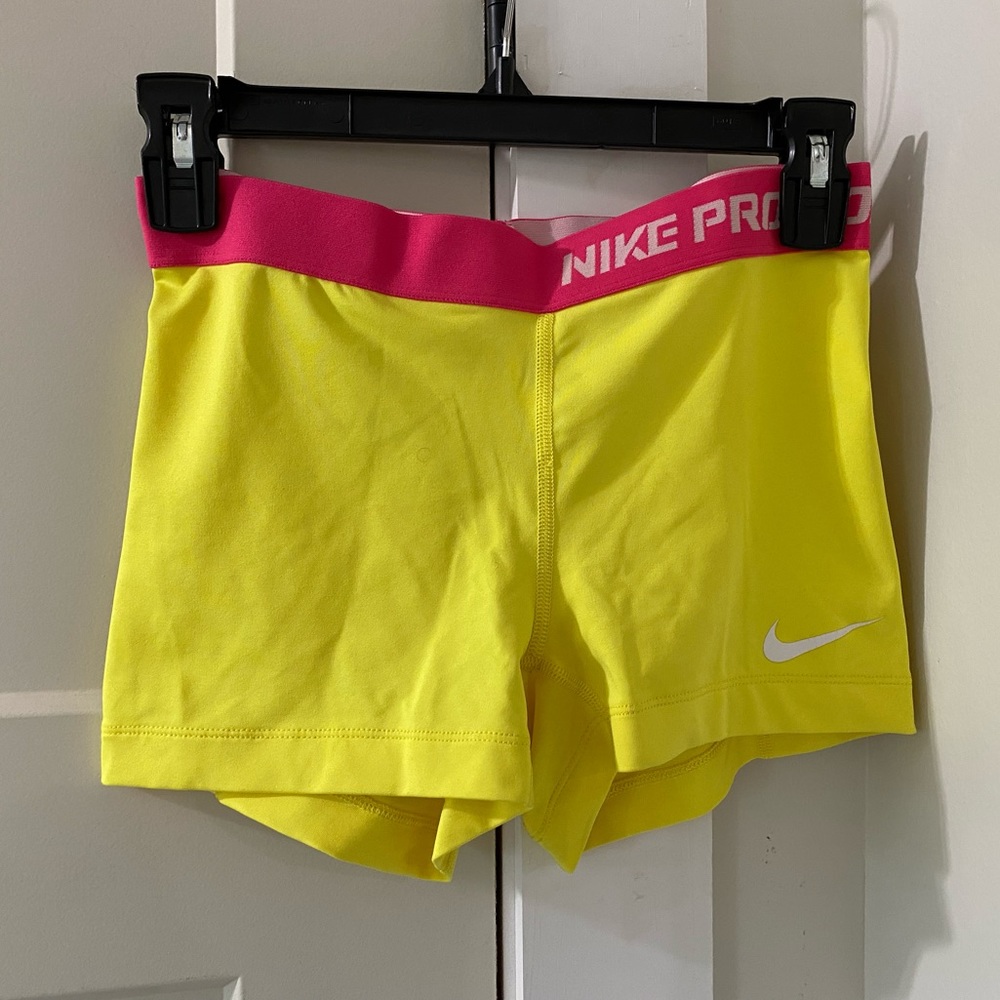 Nike Pro Women’s Shorts size S